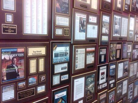 newspaper article plaques, magazine frame, personalized plaques, corporate plaques, laminated plaques, business plaques